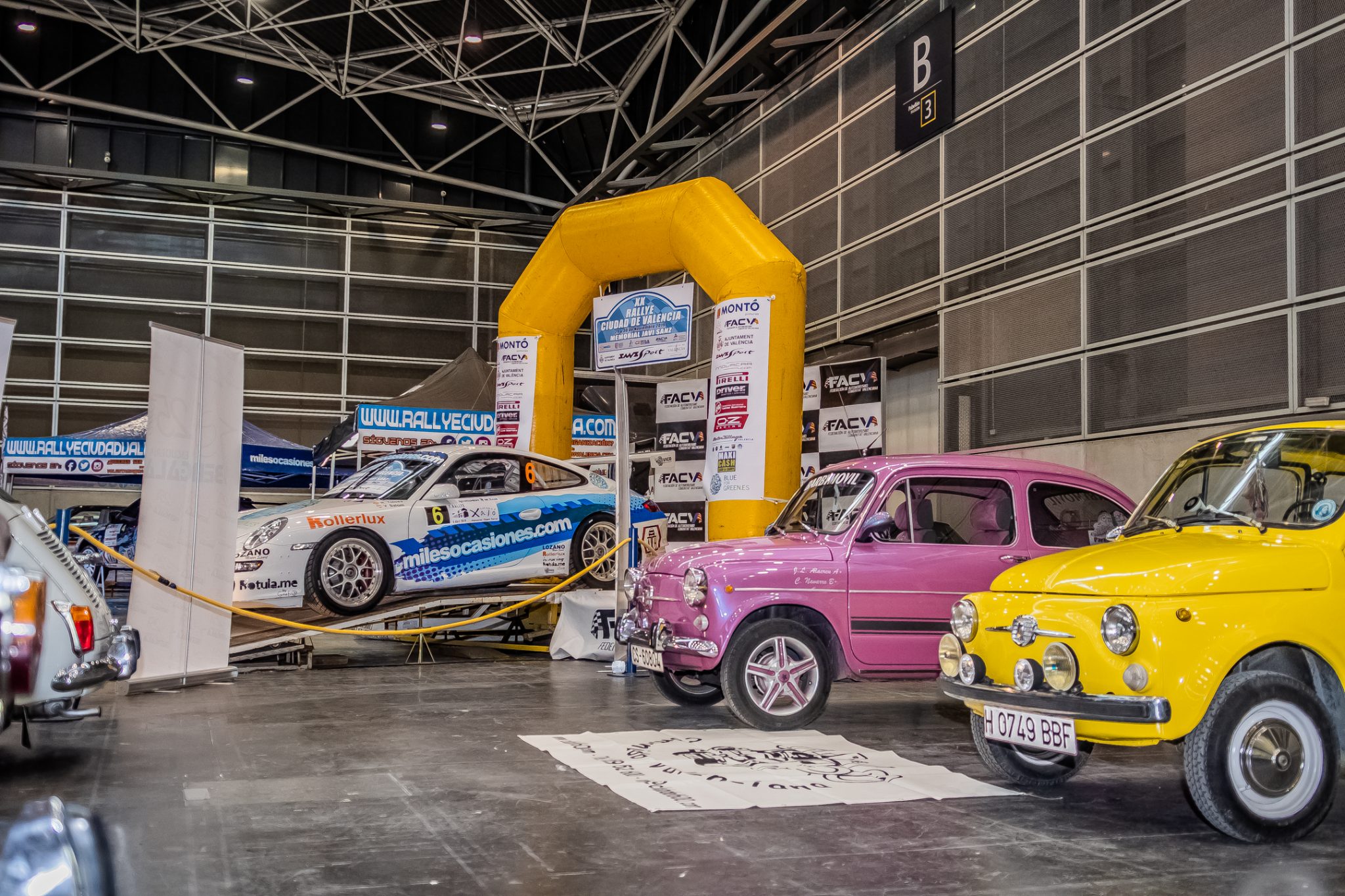 Exposiciones de vehículos clásicos y personalizados en la Feria del